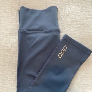 Lorna Jane Cropped Yoga Pant